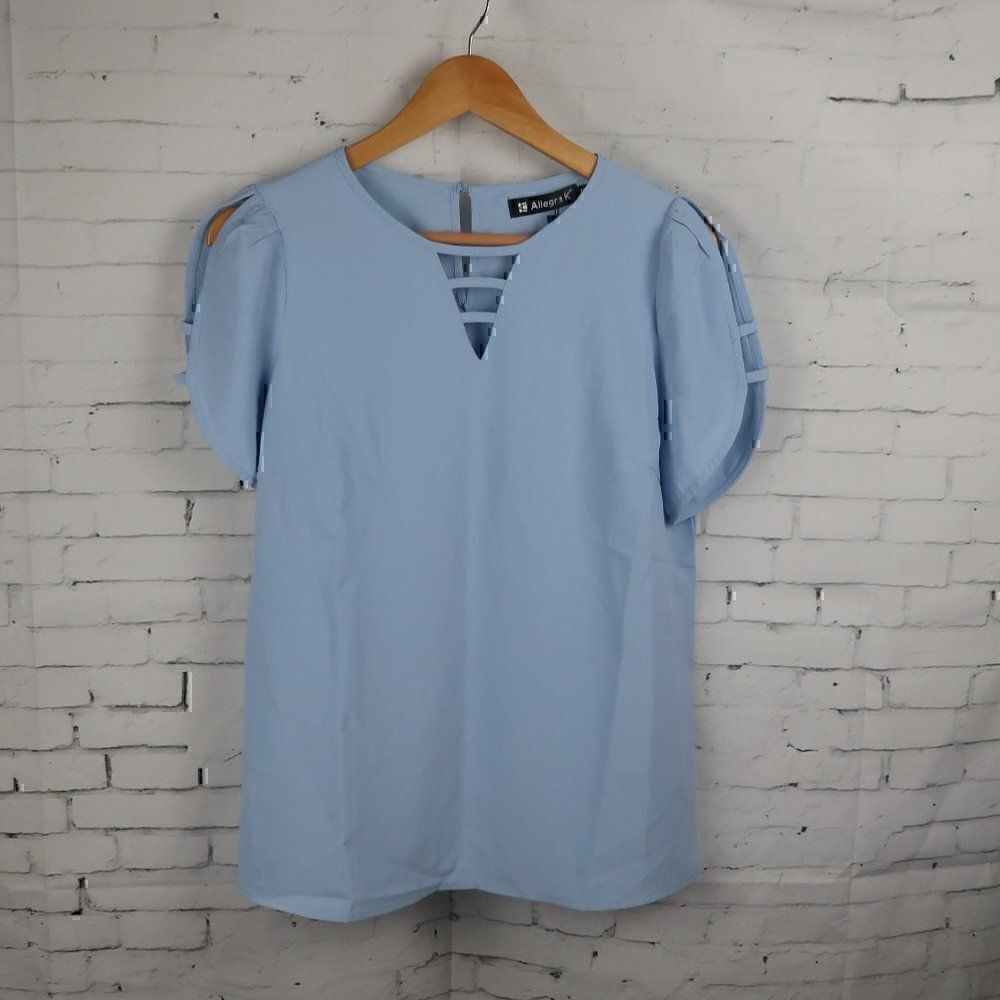 ALLEGRA K LIGHT BLUE SHORT SLEEVE ROUND NECK WITH V CUT OUT TOP SIZE SMALL NWT